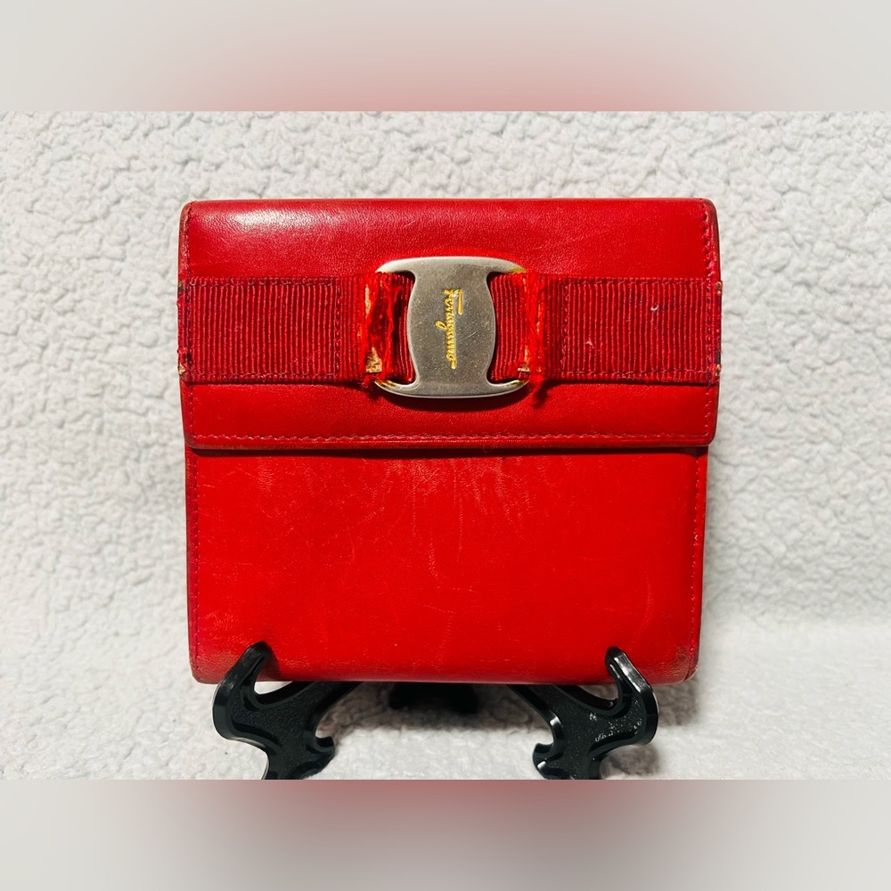 Salvatore Ferragamo Kiss lock Compact Wallet - Picture 5 of 14